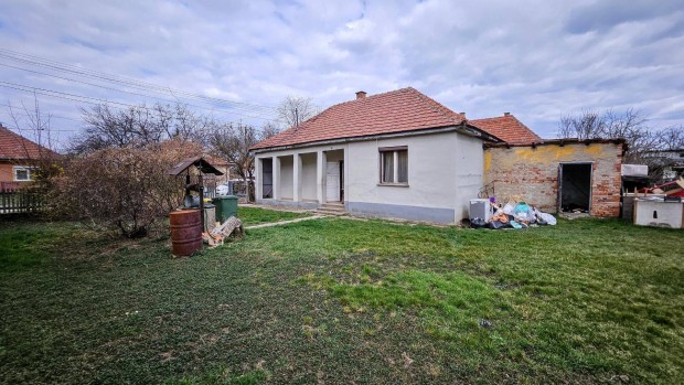 Fels�zsolc�n j� k�rny�ken h�z elad�!