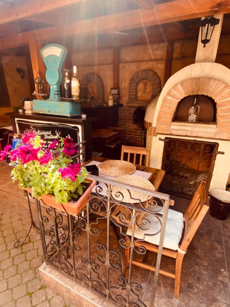 Felszolgáló (pizzéria)