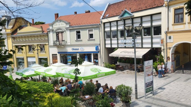 Felszolgáló éves főállás és beugrós állás