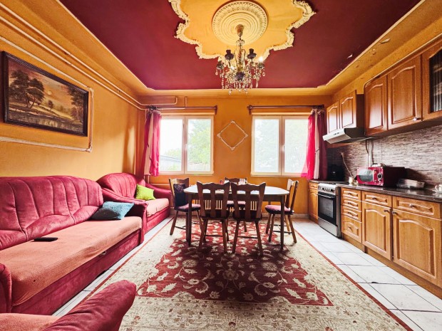 Fel�j�tand� 2 szintes h�z alkuk�pesen elad�!