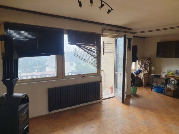 Fel�j�tand� Lak�s