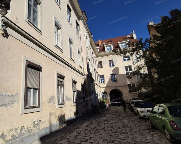 Fel�j�tand�, belv�rosi lak�s elad� Sopronban!