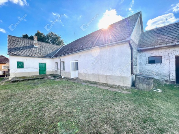 Fel�j�tand�, b�v�thet�  csal�di h�z elad�  Zam�rdiban!