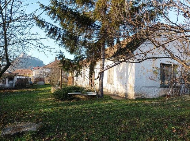 Fel�j�tand� csal�di h�z 1032 m-es telken S�megen! Nem k�z�s udvaros!