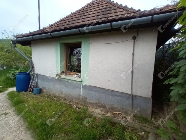 Feljtand csaldi hz Bajt kzpontjban