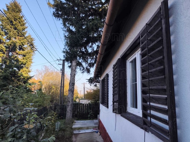 Fel�j�tand� csal�di h�z elad� Balatonalm�diban  saj�t �zl�s szerint