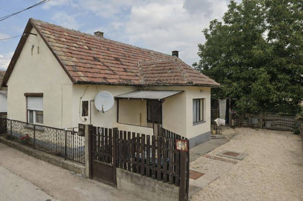 Fel�j�tand� csal�di h�z elad� Feketehegyen