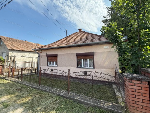 Feljtand csaldi hz nagy telekkel Ecsegen