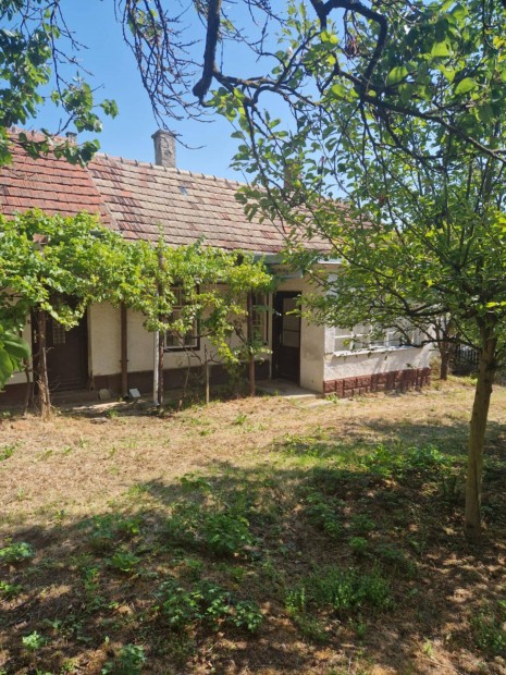 Fel�j�tand� csal�di h�z nyugalomra v�gy� csal�doknak elad�!