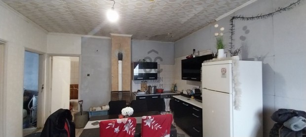 Feljtand hz a krhz kzelben