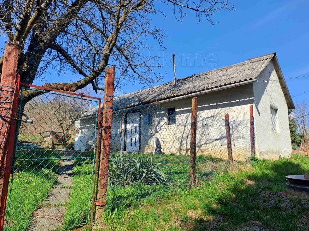 Fel�j�tand� h�z nagy telekkel elad� Homokkom�rom csendes r�sz�n