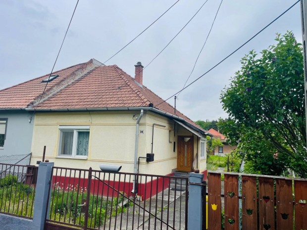 Felújítandó ikerház Miskolc,Boglárka utcán