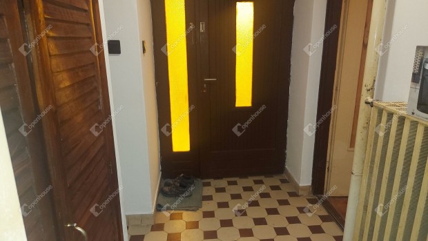 Felujitandó kétszintes + pince családi ház eladó Békésen