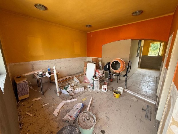 Fel�j�tand� k�tszintes h�z - Hars�ny