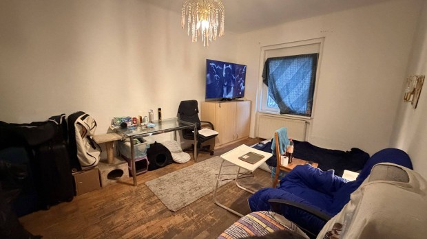 Fel�j�tand� lak�s Zugl�ban