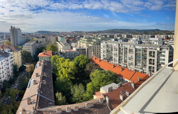 Fel�j�tand� panel lak�s metr�hoz k�zel