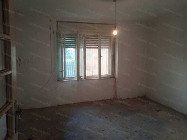 Fel�j�tand� v�lyogh�z csendes utc�ban elad�