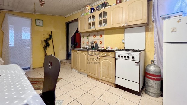 Fel�j�tand�� csal�di h�z