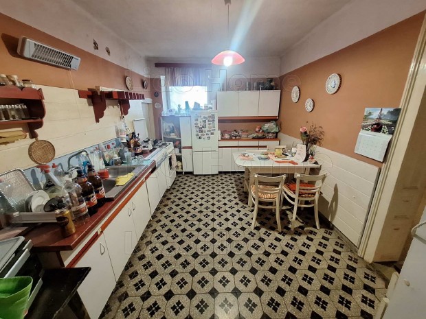 Fel�j�t�sra v�r� csal�di h�z elad� Igalban, a gy�gyf�rd� k�zel�ben!