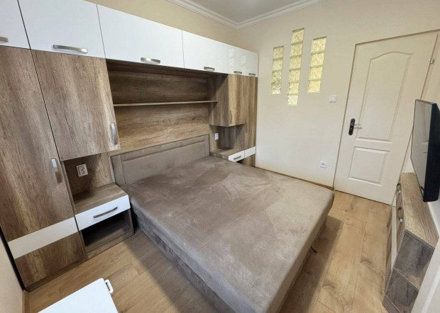 Fel�j�tott 1 szob�s lak�s kiad� a Toldi utc�n! Azonnal k�lt�zhet�!