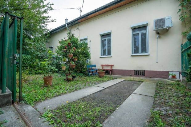 Fel�j�tott 2 szob�s 49m2 lak�s Zugl�ban saj�t be�ll�val, 36m2 pinc�vel