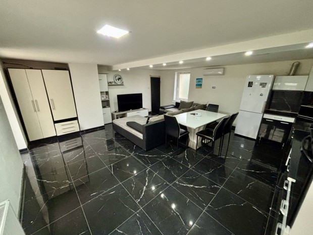 Fel�j�tott 3 szob�s csal�di h�z 700 m kerttel!