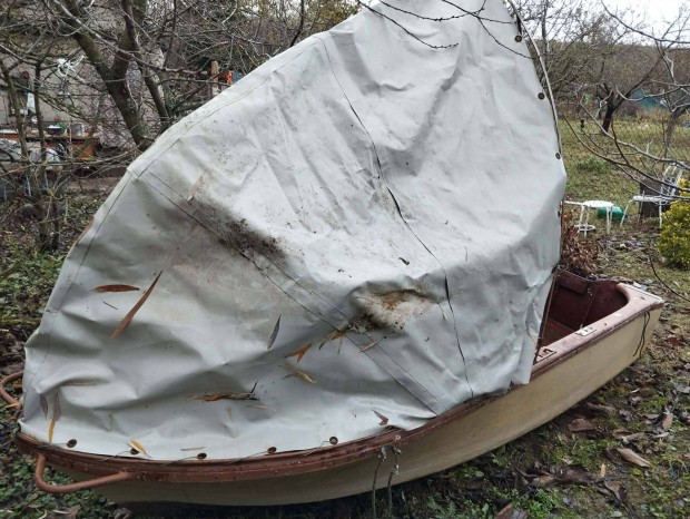 Feluj�tott A2 vitorl�s test