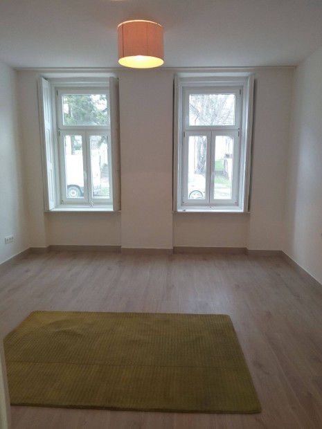 Fel�j�tott Lak�s Kiad� Tabon