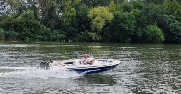 Fel�j�tott Motoros sporthaj� 6 szem�lyes 