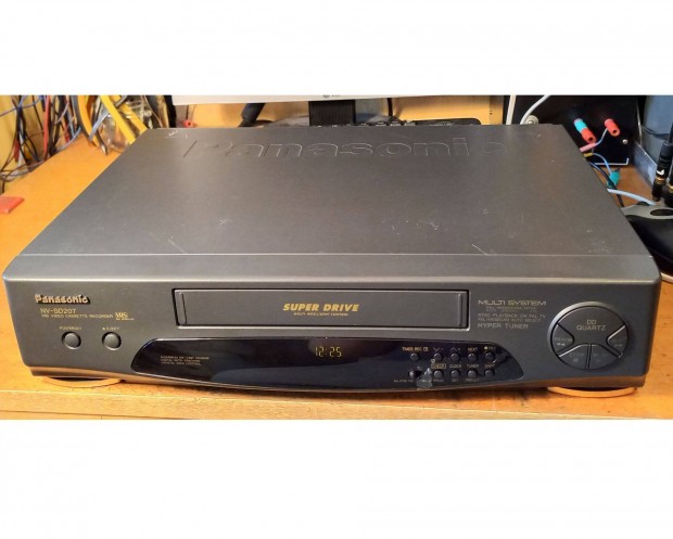 Feljtott Panasonic NV-SD207 videomagn VHS video felvev recorder