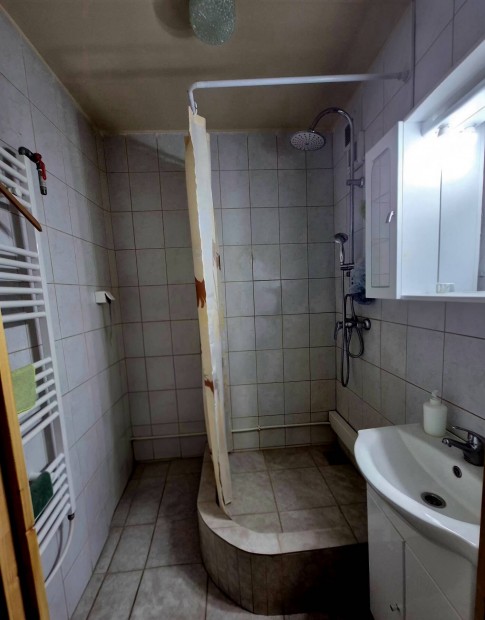 Fel�j�tott, 1+2 f�lszob�s lak�s, XV. ker�let, P�lus Center k�zel�ben