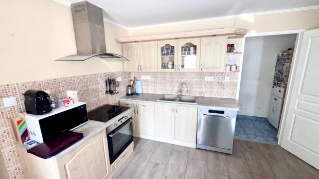 Fel�j�tott, 3 szob�s, 95 nm-es , �n�ll� csal�di h�z elad�!