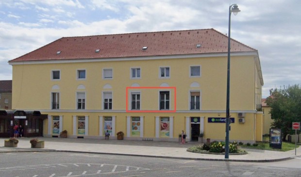 Fel�j�tott, 52 m-es lak�s elad� V�rpalot�n,a v�rral szemben