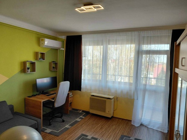 Fel�j�tott, b�torozott, g�pes�tett garzon lak�s, azonnal k�lt�zhet�!