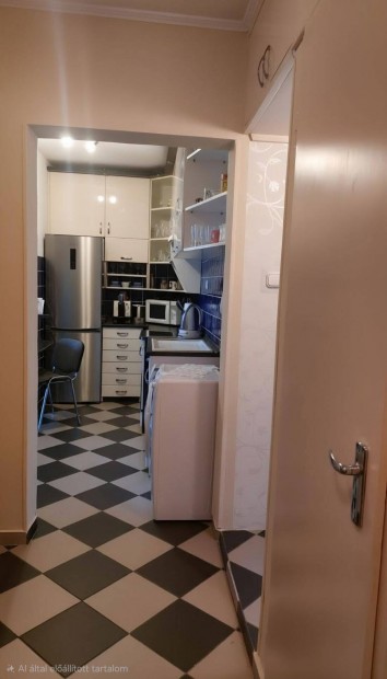 Fel�j�tott, b�torozott lak�s kiad�