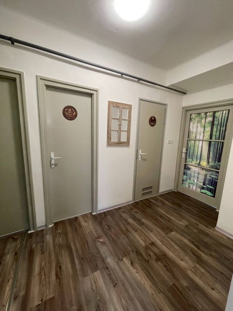 Fel�j�tott, erk�lyes 2+1 szob�s t�gla lak�s elad� Tapolc�n a Balaton