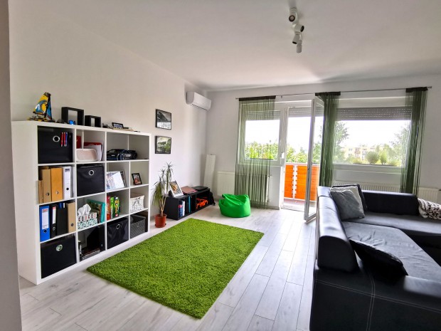 Fel�j�tott, erk�lyes lak�s elad� a nyugati v�rosr�szben!