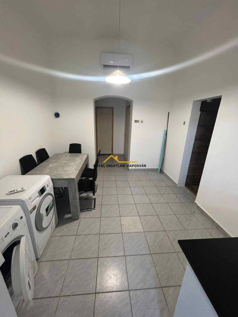 Fel�j�tott, f�ldszinti t�glalak�s!