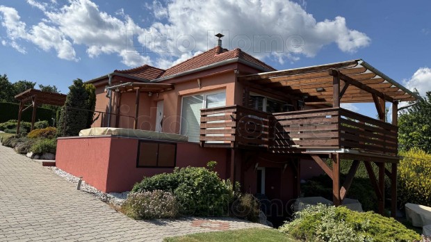 Feljtott, gazdagon felszerelt, BALATONI PANORMS CSALDI HZ