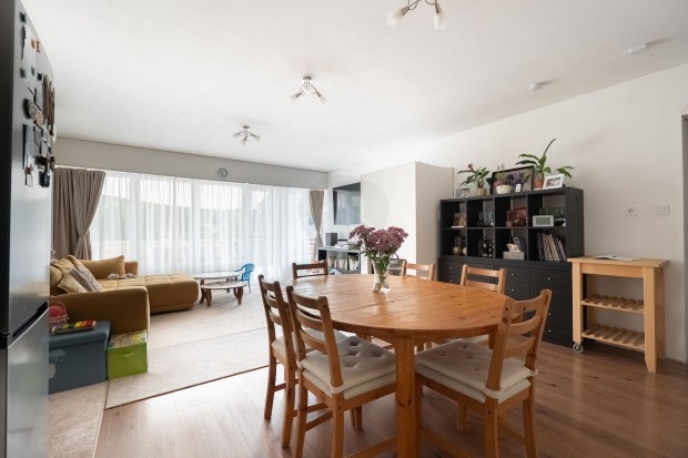 Fel�j�tott, h�romszintes csal�di h�z elad� Tatab�ny�n, a G�bor �ron ut