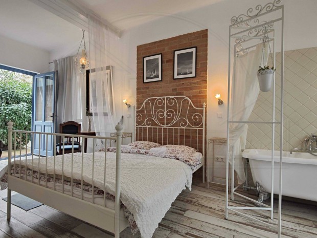 Fel�j�tott, j�l kiadhat� apartmanok P�csen, az Orsolya utc�ban