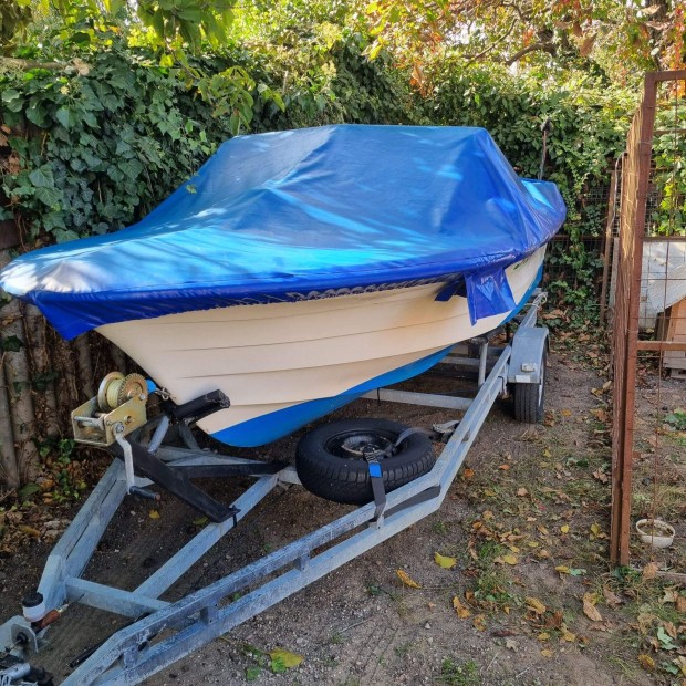 Fel�jitott, megkim�lt Draco 6 szem belmotoros haj� elad� ut�nfut�val