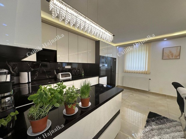 Felújított, modern 120 m2-es családi ház