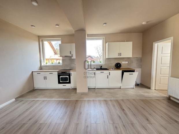 Fel�j�tott, �n�ll� csal�di h�z a Csap�kertben, nappali+4 szob�val elad