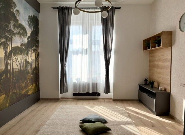 Fel�j�tott, st�lusos garzon lak�s elad�, azonnal k�lt�zhet�!