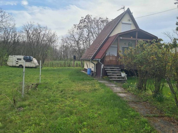 Fel�j�tott csal�di h�z Szalkszentm�rtonban - 23,9 