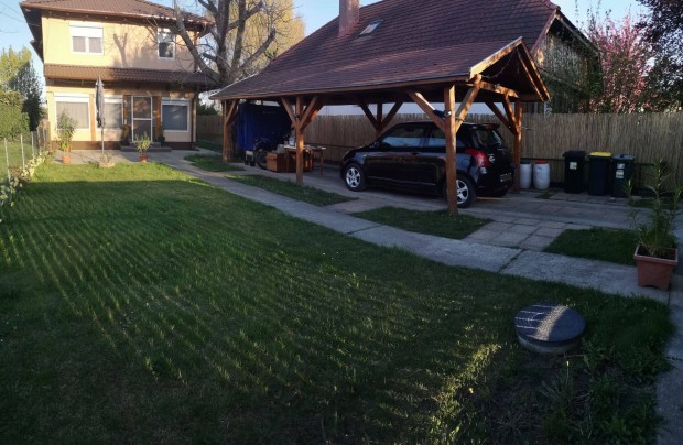 Fel�j�tott csal�di h�z Taksony csendes r�sz�n