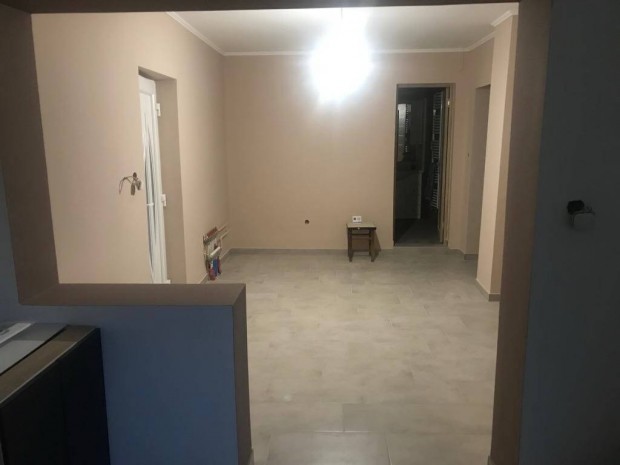 Feljtott csaldi hz elad
