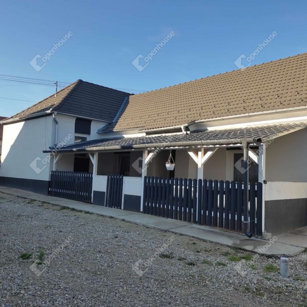 Fel�j�tott csal�di h�z elad� Celld�m�lk k�zel�ben!