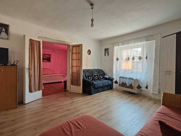 Fel�j�tott csal�di h�z elad� P�cs, Erzs�bet utca